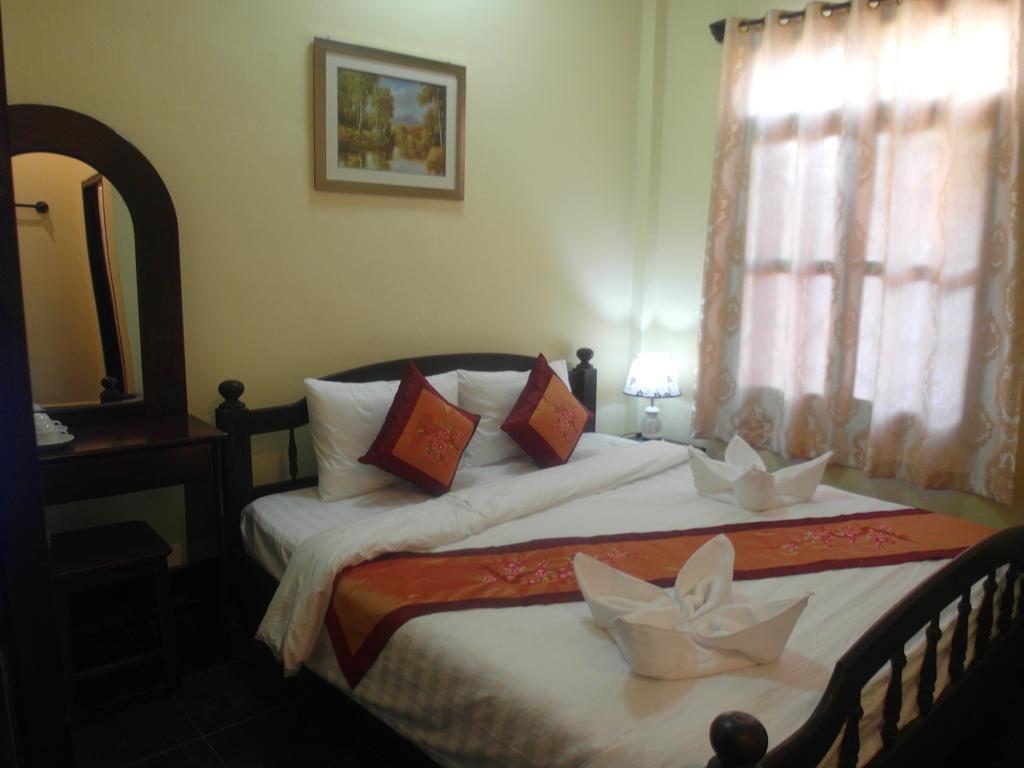 לואנג פרבאנג Kinnaly Place House חדר תמונה