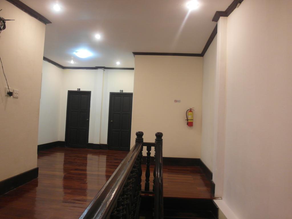 לואנג פרבאנג Kinnaly Place House מראה חיצוני תמונה
